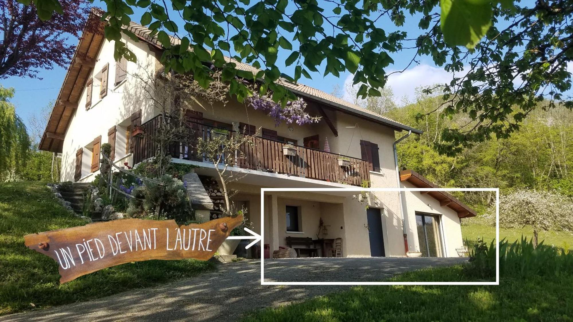 Un Pied Devant L'Autre Sainte-Marie-D'Alvey Экстерьер фото